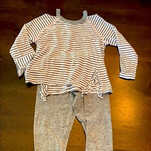 Girls 4T matching top and pant outfit